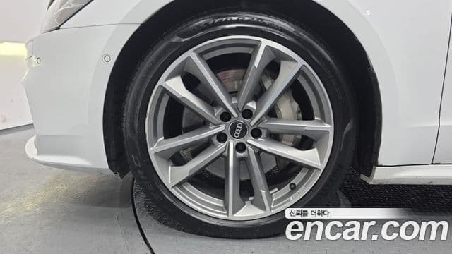 Audi A7 2020 — ფოტო 5/20