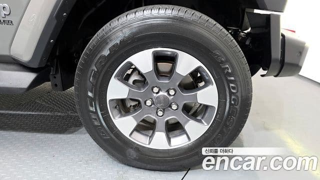 Jeep Wrangler 2022 — Şəkil 16/20
