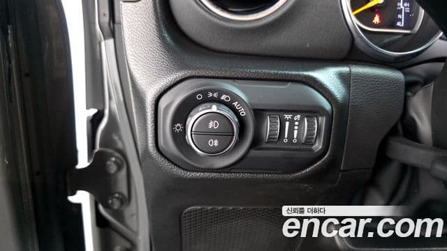 Jeep Wrangler 2022 — Şəkil 13/20