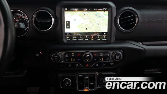 Jeep Wrangler 2022 — Şəkil 15/20