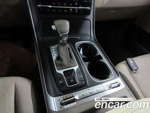Kia Carnival 2023 — Şəkil 8/20