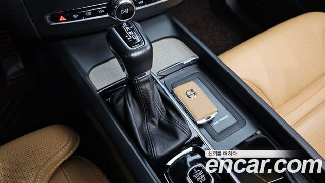 Volvo XC60 2019 — Şəkil 9/20