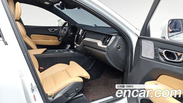 Volvo XC60 2019 — Şəkil 11/20