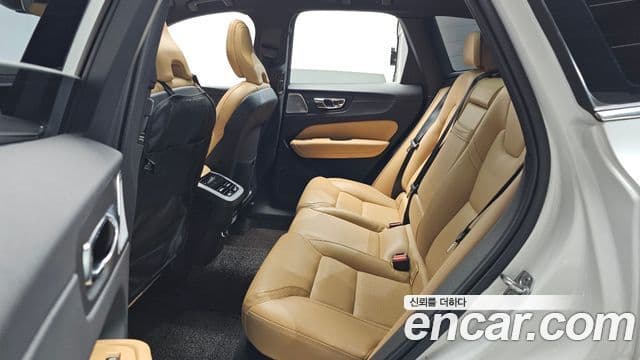 Volvo XC60 2019 — Şəkil 12/20