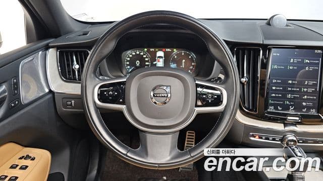 Volvo XC60 2019 — Şəkil 13/20