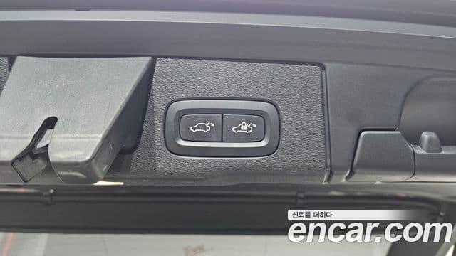 Volvo XC60 2019 — Şəkil 19/20