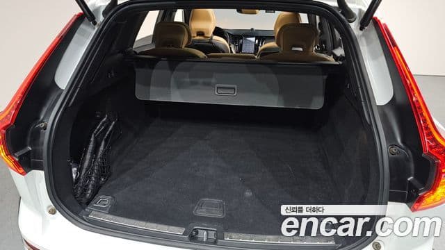 Volvo XC60 2019 — Şəkil 20/20