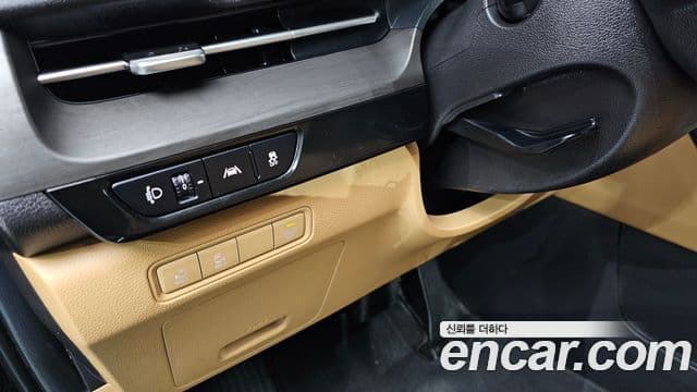 Kia Carnival 2021 — ფოტო 13/20