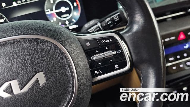 Kia Carnival 2021 — ფოტო 19/20