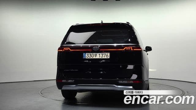 Kia Carnival 2021 — ფოტო 4/20