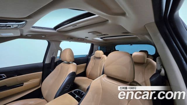Kia Carnival 2021 — ფოტო 11/20