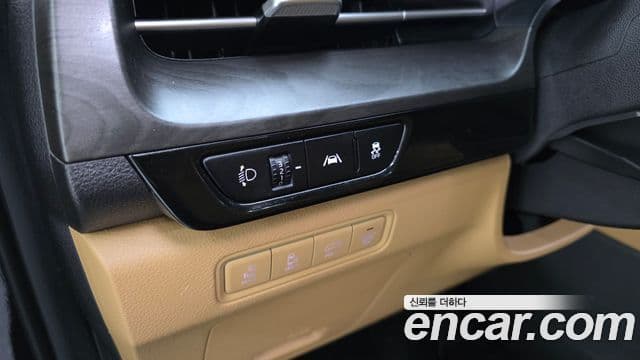 Kia Carnival 2021 — ფოტო 13/20