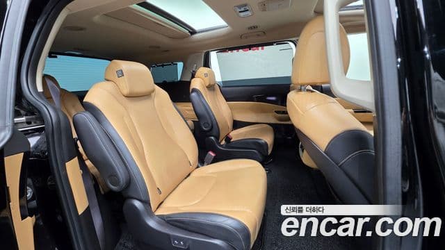 Kia Carnival 2021 — ფოტო 19/20