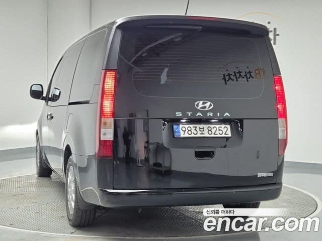Hyundai Staria 2021 — ფოტო 1/19
