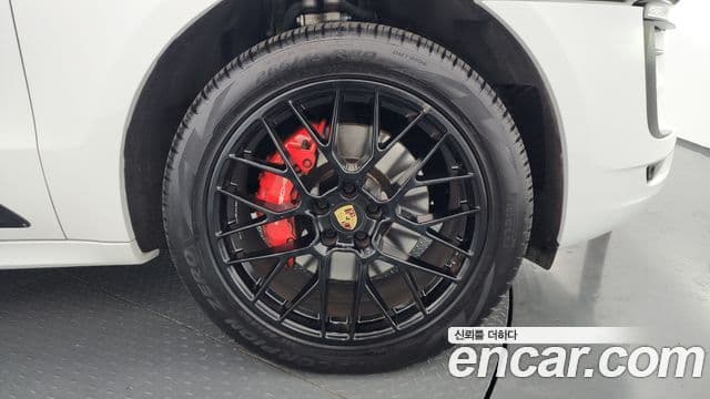 Porsche Macan 2018 — ფოტო 5/20
