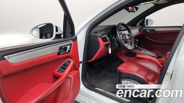 Porsche Macan 2018 — ფოტო 10/20