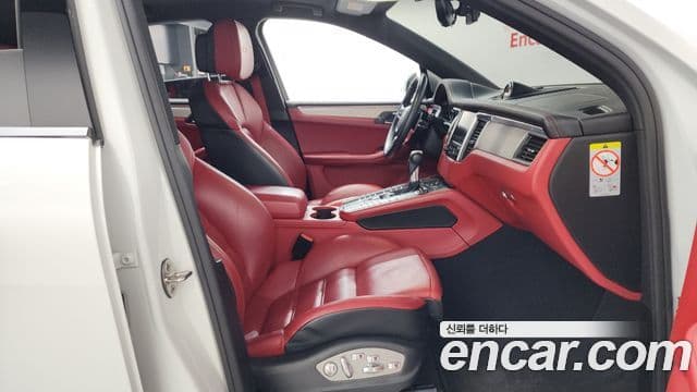 Porsche Macan 2018 — ფოტო 11/20