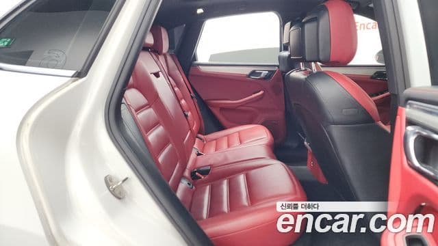 Porsche Macan 2018 — ფოტო 12/20
