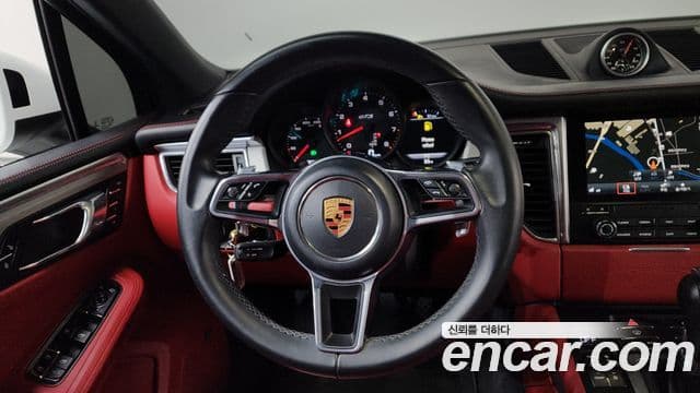 Porsche Macan 2018 — ფოტო 13/20