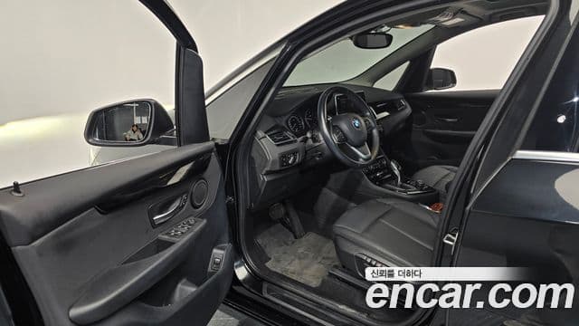 BMW 2 Series Active Tourer 2020 — Photo 7/20