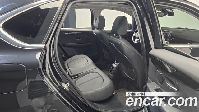 BMW 2 Series Active Tourer 2020 — Photo 8/20