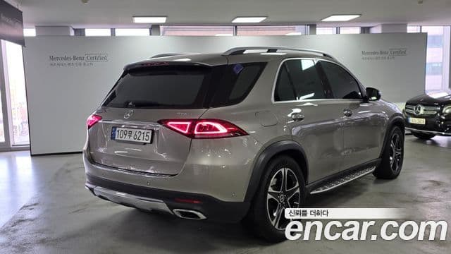 Mercedes-Benz GLE-Class 2022 — Şəkil 16/17