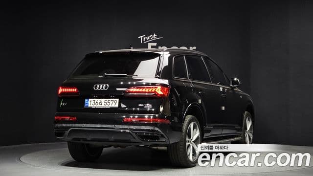 Audi Q7 2023 — ფოტო 2/20