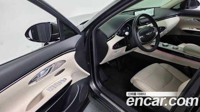 Genesis GV70 2023 — фото 12 из 20