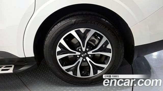 Kia Carnival 2021 — ფოტო 5/20