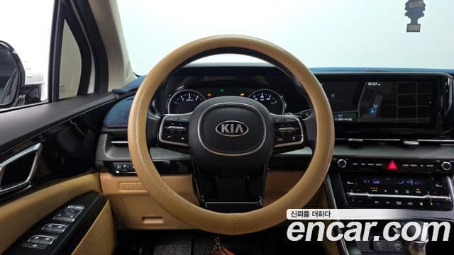 Kia Carnival 2021 — ფოტო 14/20