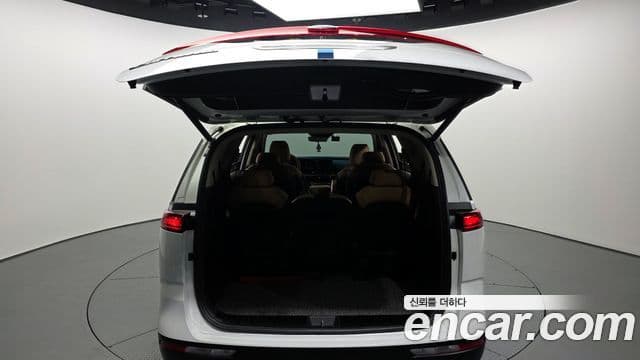 Kia Carnival 2021 — ფოტო 20/20