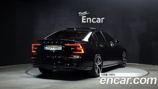 Volvo S60 2023 — Şəkil 1/20
