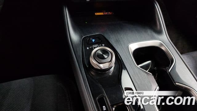 Lexus RZ450e 2023 — ფოტო 17/20