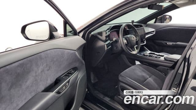 Lexus RZ450e 2023 — ფოტო 4/20