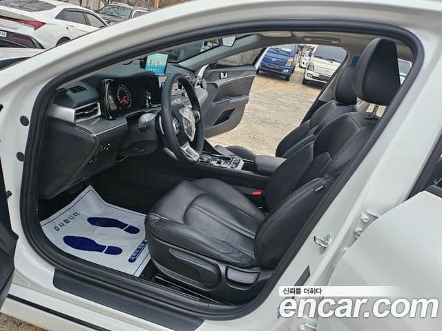Kia K5 2023 — ფოტო 8/20