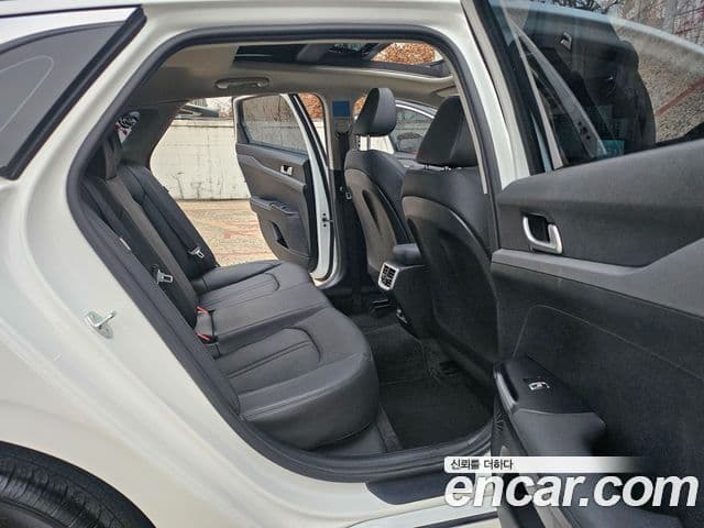 Kia K5 2023 — ფოტო 7/20
