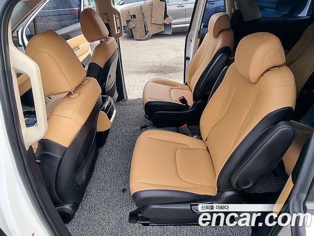 Kia Carnival 2021 — Фото 8/20