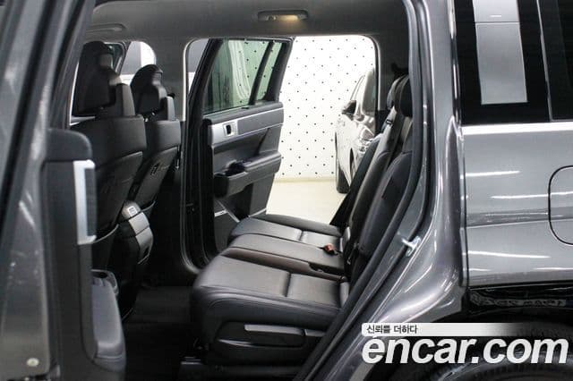 Hyundai Santa Fe 2023 — ფოტო 13/20