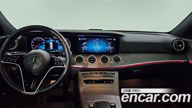 Mercedes-Benz E-Class 2023 — ფოტო 10/20