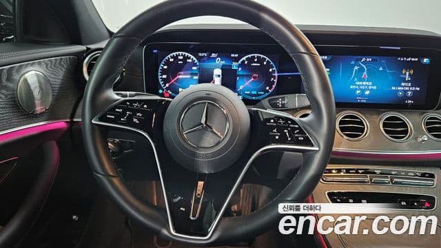 Mercedes-Benz E-Class 2023 — ფოტო 7/20