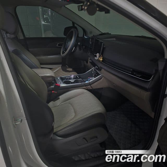 Kia Carnival 2023 — Şəkil 10/14