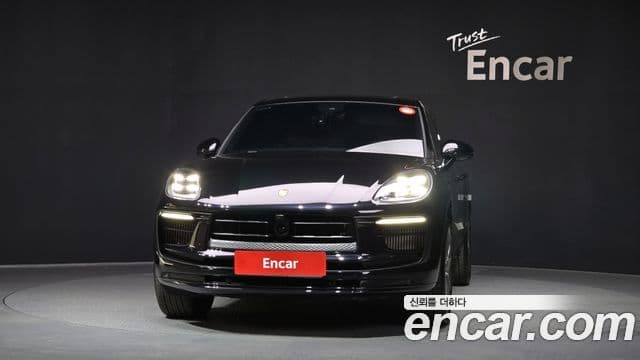 Porsche Macan 2023 — Фото 9/20