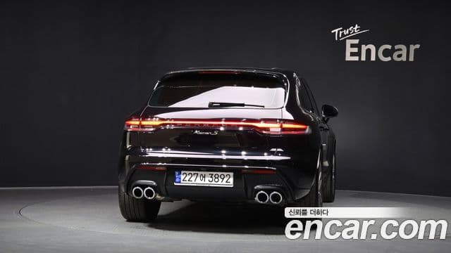 Porsche Macan 2023 — Фото 3/20