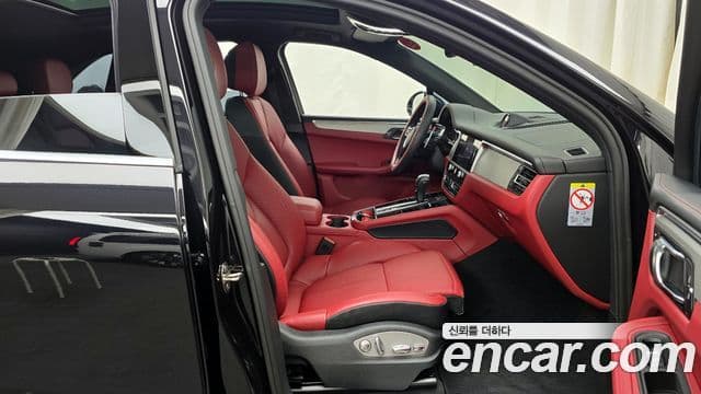 Porsche Macan 2023 — Фото 11/20