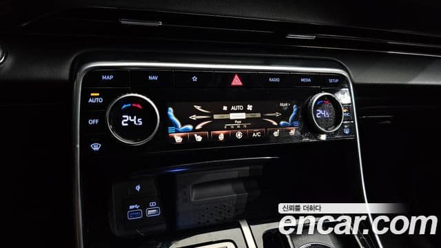 Genesis GV80 2020 — ფოტო 18/20