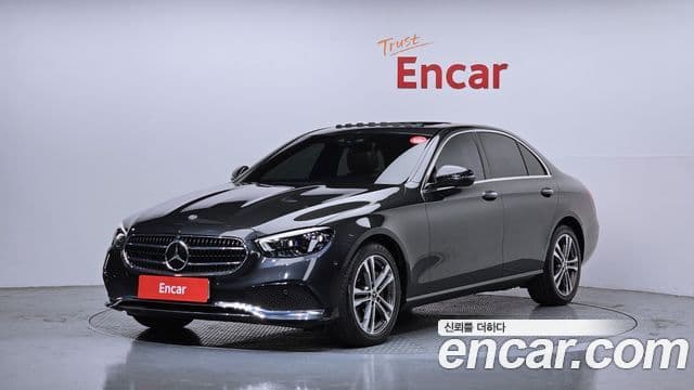 Mercedes-Benz E-Class 2021 — Photo 1/20