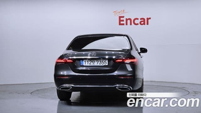 Mercedes-Benz E-Class 2021 — Photo 13/20