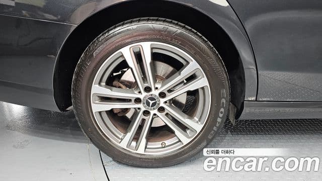 Mercedes-Benz E-Class 2021 — Photo 16/20