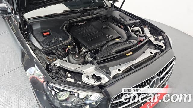 Mercedes-Benz E-Class 2021 — Photo 7/20