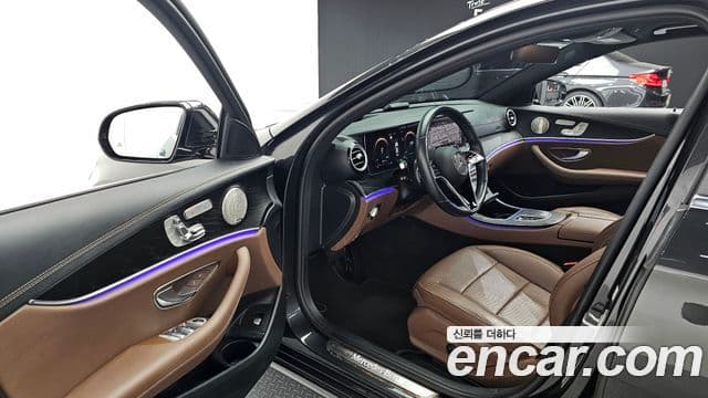 Mercedes-Benz E-Class 2021 — Photo 18/20